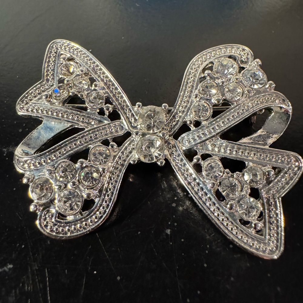 Crystal Bow Brooch Vintage style - Silver Rhinestone Accent